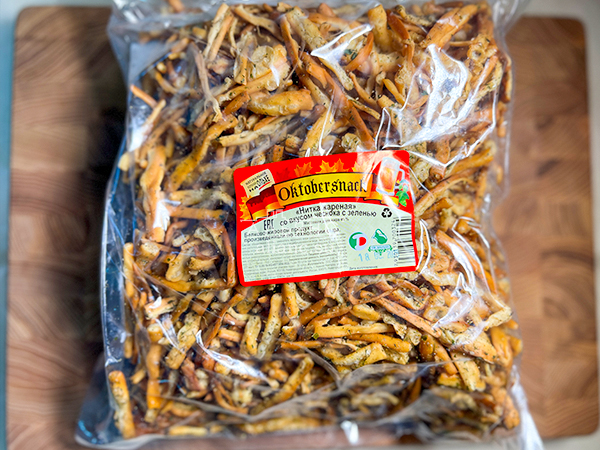 Нитка ЖАРЕНАЯ "Чеснок с зеленью" Oktobersnack 1 кг (сырный продукт) в Северске