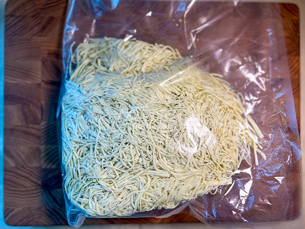 Сырный продукт ФЕРМЕРСКИЙ паутинка  укроп/чеснок в Северске